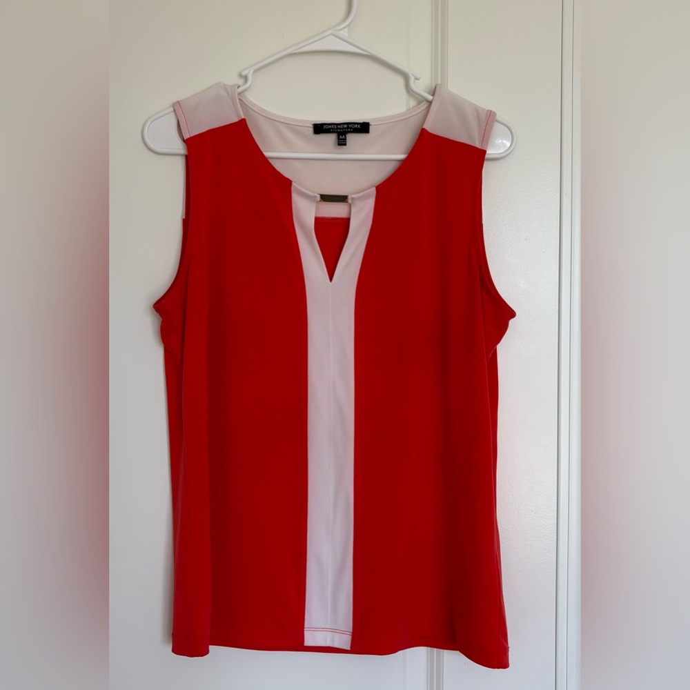 Jones New York Red & White Sleeveless Keyhole Dress Shirt. Women size M